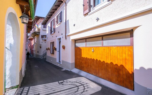 Casa Rondinelle in Castelveccana Old Town