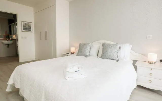 Apartment 20 Summer Place