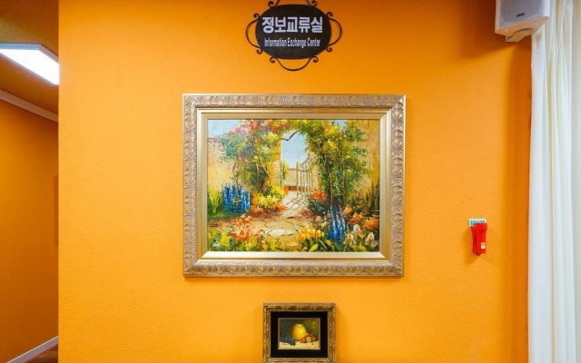 European Porcelain Museum Hostel