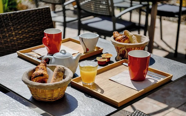 Brit Hotel Le Branhoc