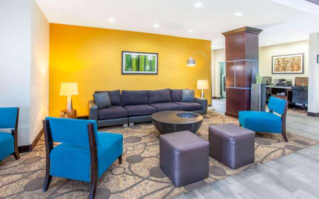 La Quinta Inn & Suites by Wyndham Gonzales TX