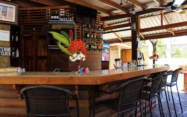 Rock Point Villas Vacations Rentals Sandy Bay, Roatan, Honduras.c.a