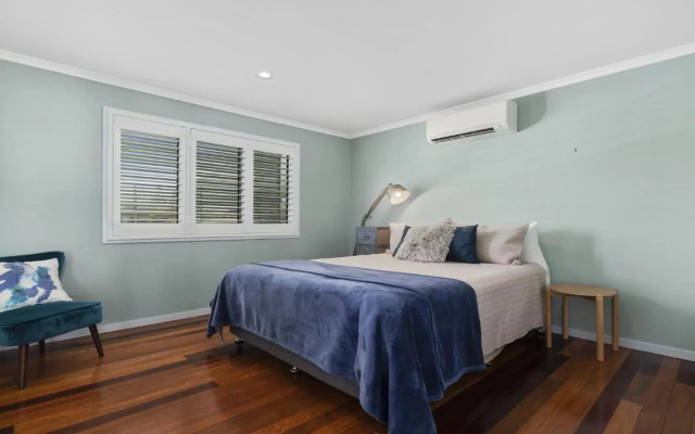 Woorim Beach House with Water Views – Guest Rooms – Woorim