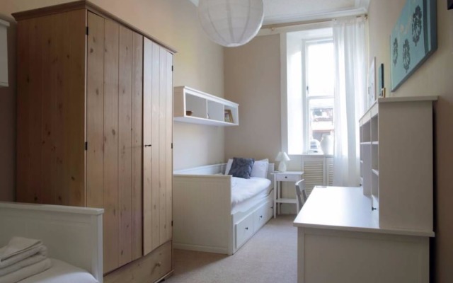 2 Bedroom Apartment With Free Parking
