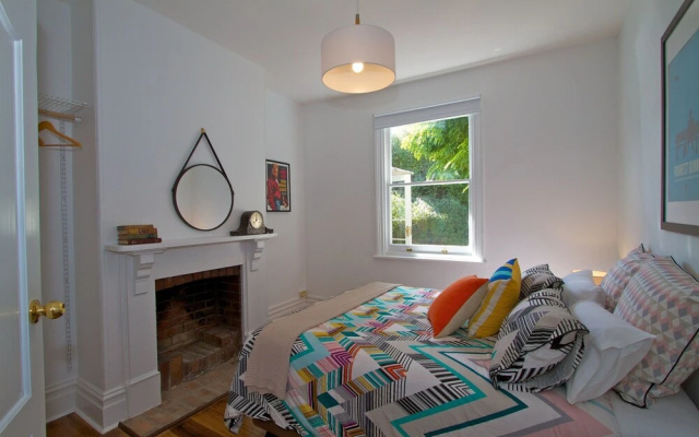 Strahan House – Guest Rooms – North Hobart