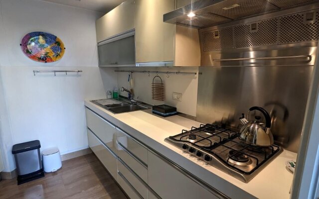 Beautiful 2-bed Apartment in Roma