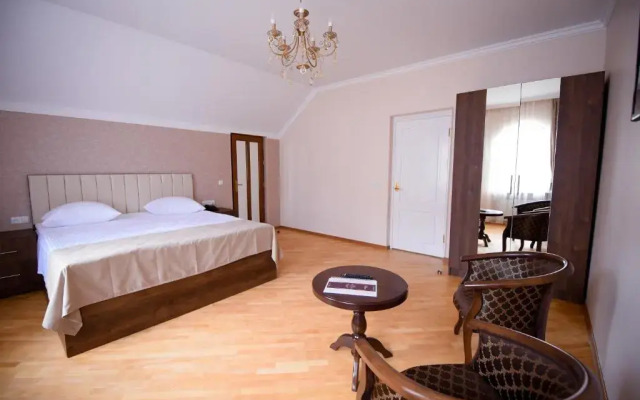 Royal Palace Hotel