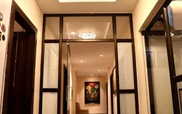 Regal Guest House by ROH