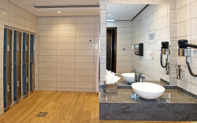 Sandman Signature London Gatwick Hotel