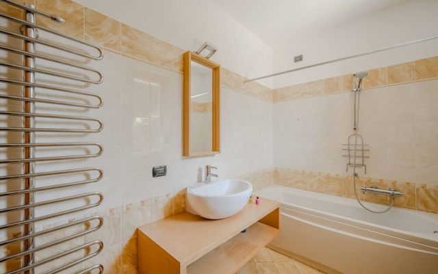 3 Bedroom Italian Lakes Apartment