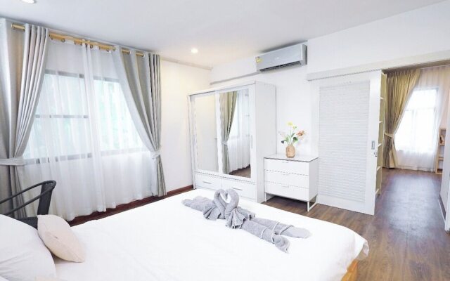 4 Bedroom/5 Beds Villa Din Daeng BKK