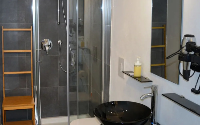 Ground Floor Near Beaches and Center Town