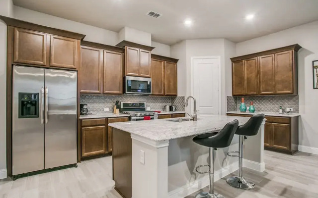 Beautiful furnished 3 bedroom Allen Home