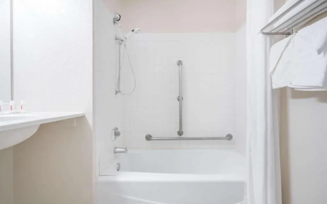 Super 8 Baxter/Brainerd Area