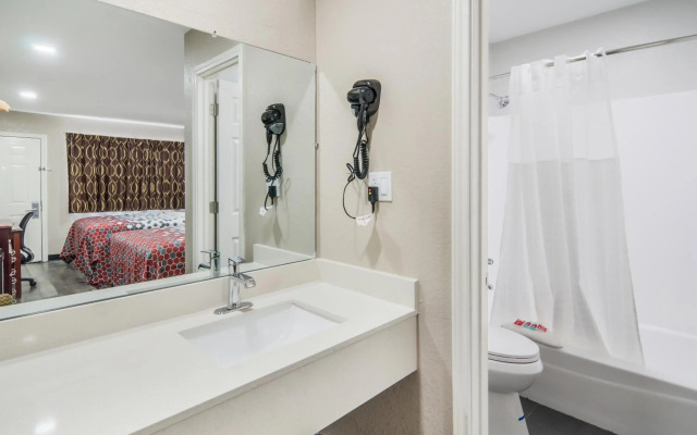 Econo Lodge Waco North I-35