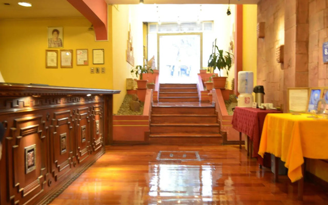 Hotel Cordillera Real