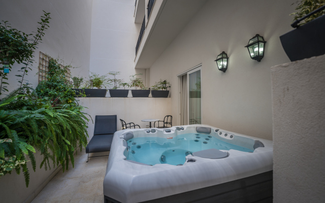 HOLM Boutique &Spa - IK Collection