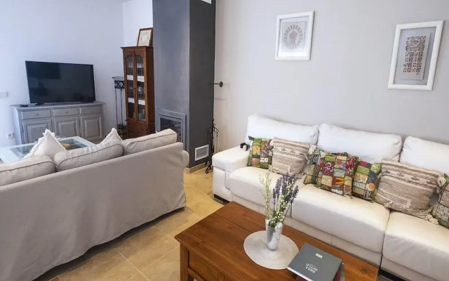 Spacious Villa With Games Area