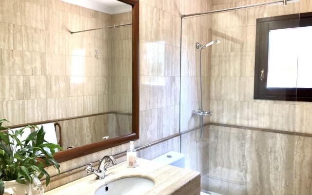 Ideal villa in Peralada with private pool and garden