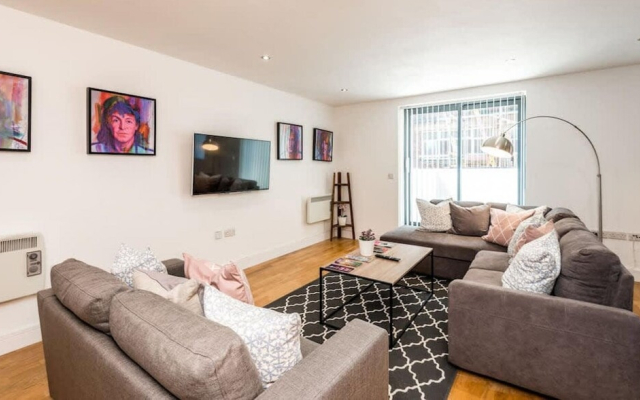 Cosy Central 2 Bed Apt - L1 s Doorstep