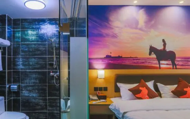 Junshang Hotel (Yangshuo West Street Store)