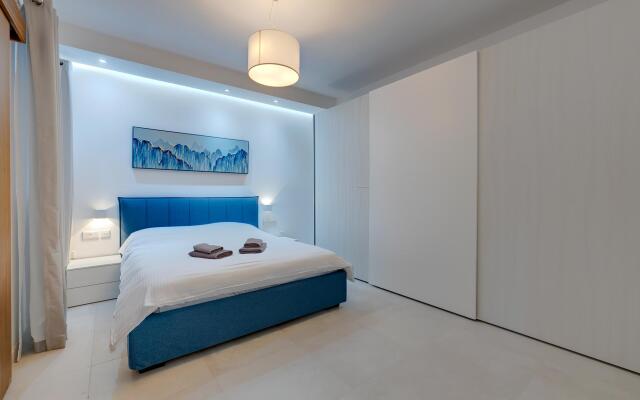 Superlative Apartment With Valletta and Harbour Views