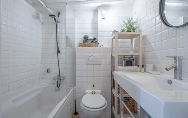 Stylish Apartment for 2 in the Heart of Paris