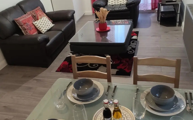 Charming and Stylish 2-bed Apart - London Dagenham