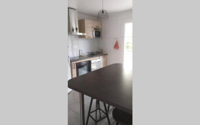 superbe appartement T3 traversant avec place de parking