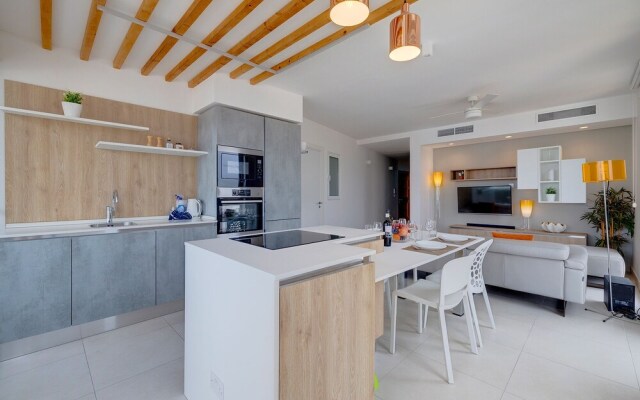 Stunning Apartment in a Central Location With Views