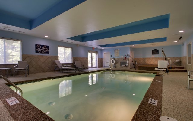 Holiday Inn Express Hotel & Suites Middleboro Raynham, an IHG Hotel