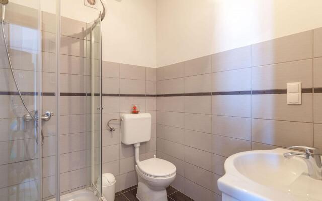 Ana - free parking - SA1(2+1)