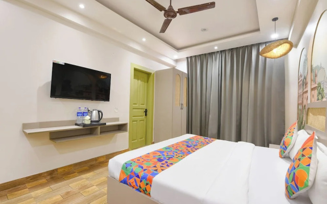 Fabhotel The White Pepper