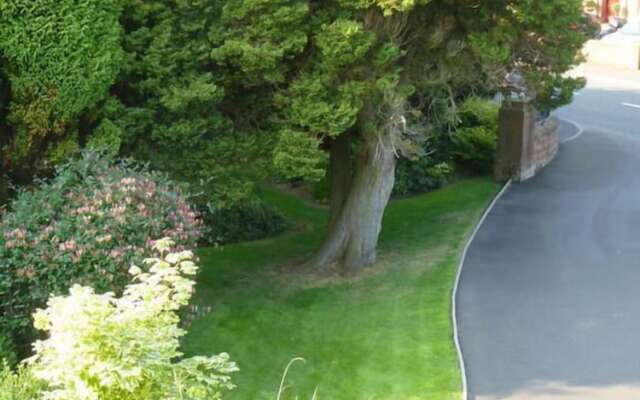 Somerton House Hotel