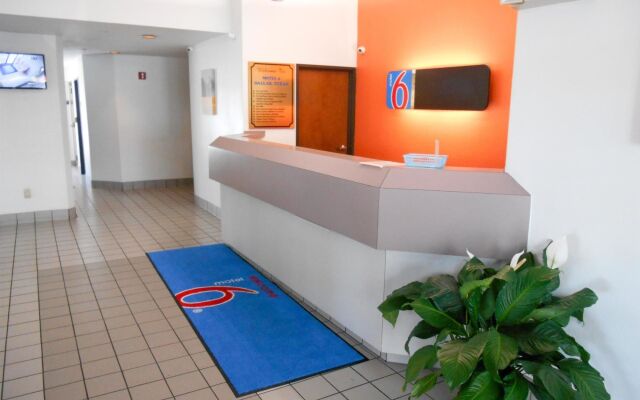 Motel 6 Dallas, TX - Northeast