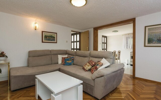 Amazing Home in Rtina With Wifi and 4 Bedrooms