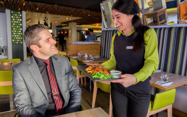 Holiday Inn London Brentford Lock by IHG