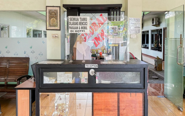 Global Inn Syariah RedPartner near Juanda T1 Airport