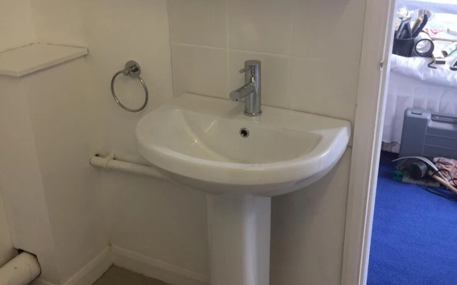 Basingstoke En Suite Room in Garden Annex