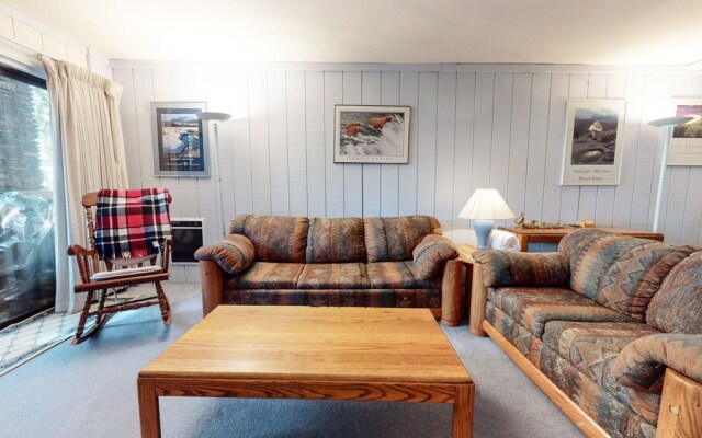 Summit 41 Spacious and Stones Throw to Eagle Lodge by RedAwning