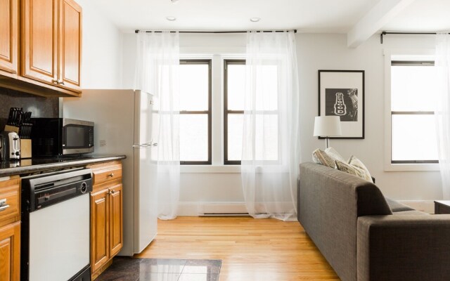 Premier Theater District Suites by Sonder