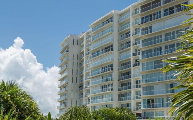 CARIBE Beachfront 2 BDR- Incredible Oceanview