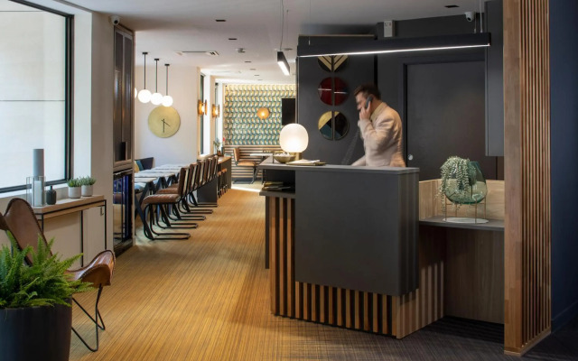 37 Lodge La Défense Courbevoie