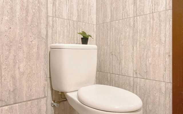 Spacious And Homey Studio At Cleon Park Apartment