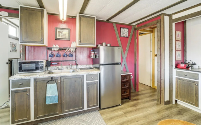 6 Mi to Old Town, Panoramic Views: Cottonwood Gem!