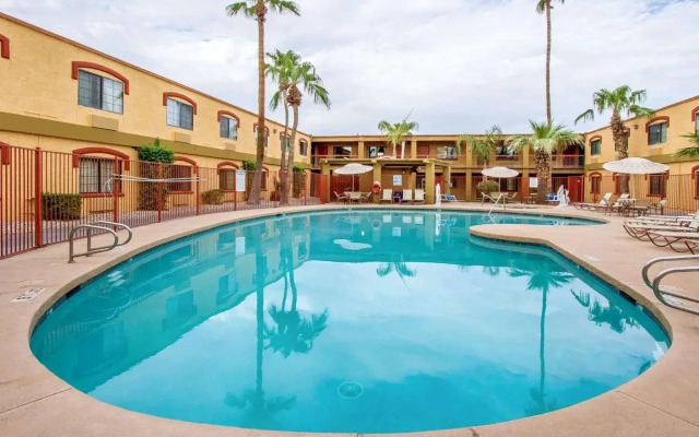 Quality Inn & Suites Goodyear - Phoenix West