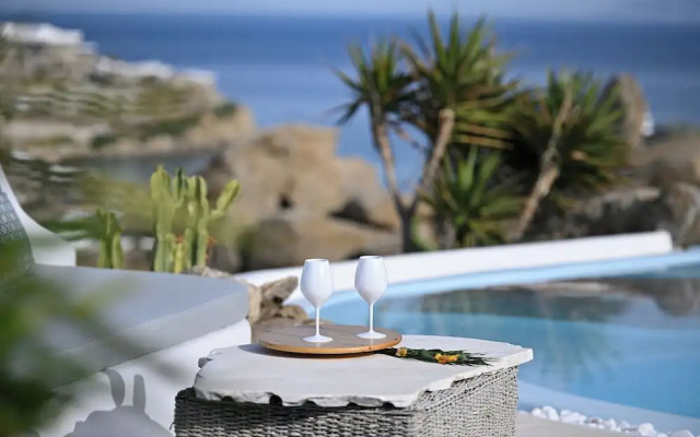 Paraga Scorpios Villa 2 7mins Walk to Beach by Calypso Sunset Villas