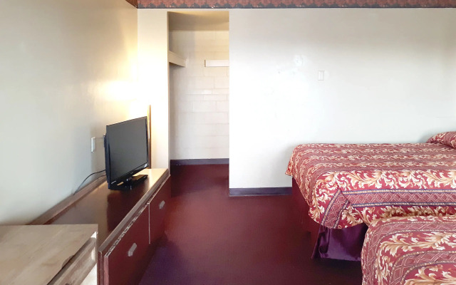 OYO Hotel Kings at Clovis