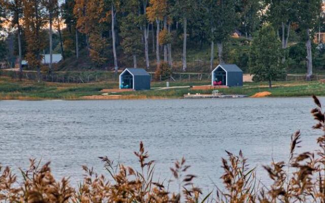 PullanHouse Līksma small and cosy lakeside holiday house