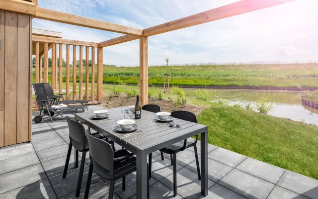 Detached Luxurious Lodge With Washingmachine, Near the Beach
